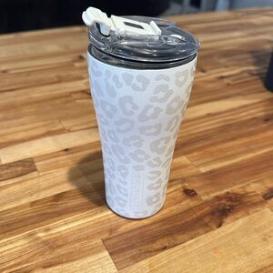 Brumate Nav 22oz White leopard